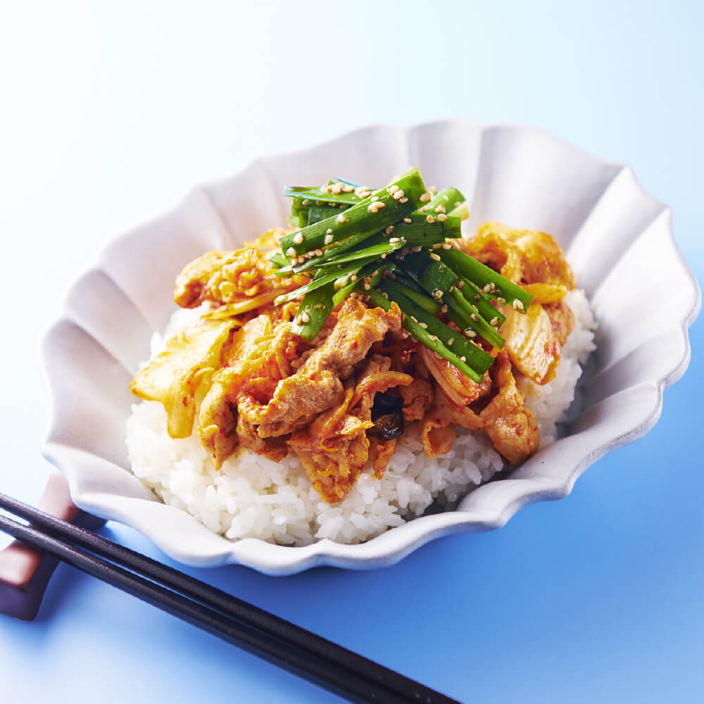 ニラ生菜(センチュ)の豚キムチ丼
