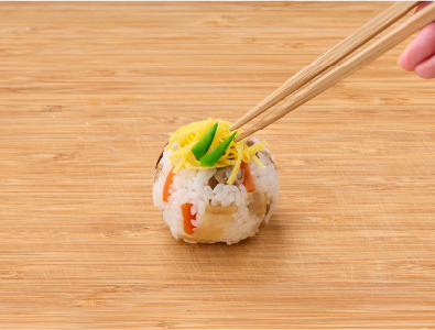 仕上げの飾り付け